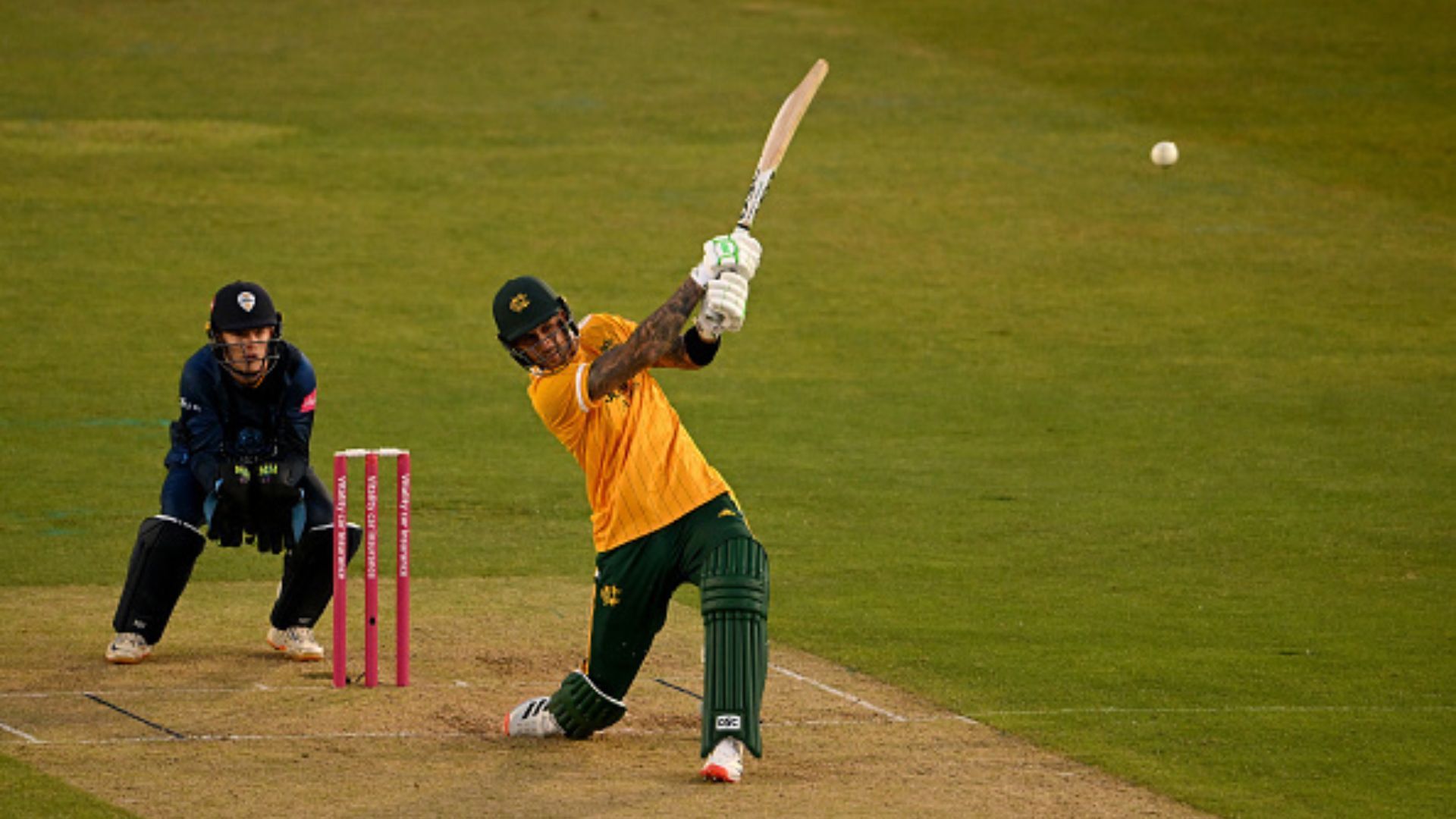 जिसने केकेआर को दिया धोखा उसने इंग्लैंड में मारा मैदान, बॉलर्स को खूब कूटा, चौके-छक्कों की झड़ी लगाई