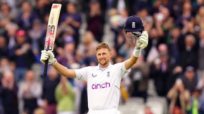 ENG vs NZ: कप्तानी छिनी पर बल्ला गरजता गया, रूट ने रचा इतिहास, शतक जड़ टेस्ट क्रिकेट में पूरे किए 10,000 रन SportsTak Hindi