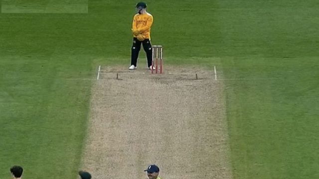 T20 Blast: एक ही मैच में रिटायर आउट हुए दो बल्लेबाज, टीम ने भिड़ाई ऐसी तिकड़म, 1 रन से मिल गई जीत T20 Blast: एक ही मैच में रिटायर आउट हुए दो बल्लेबाज, टीम ने भिड़ाई ऐसी तिकड़म, 1 रन से मिल गई जीत