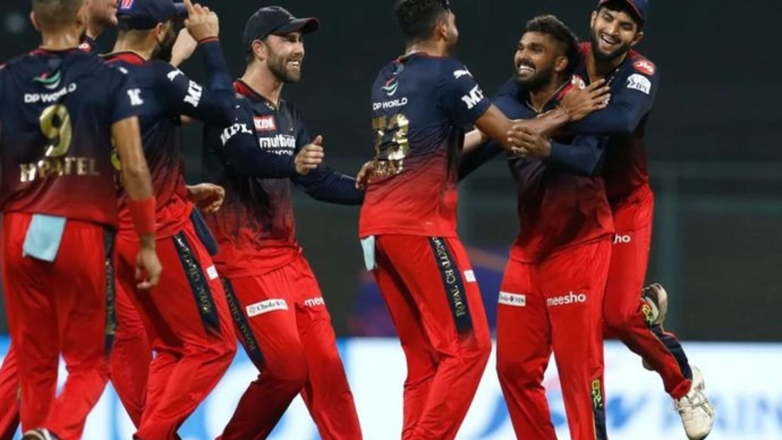 SL vs AUS: IPL में RCB से खेलते हुए लिए थे 26 विकेट, अब टीम ने दिया ये खास तोहफा SL vs AUS: IPL में RCB से खेलते हुए लिए थे 26 विकेट, अब टीम ने दिया ये खास तोहफा
