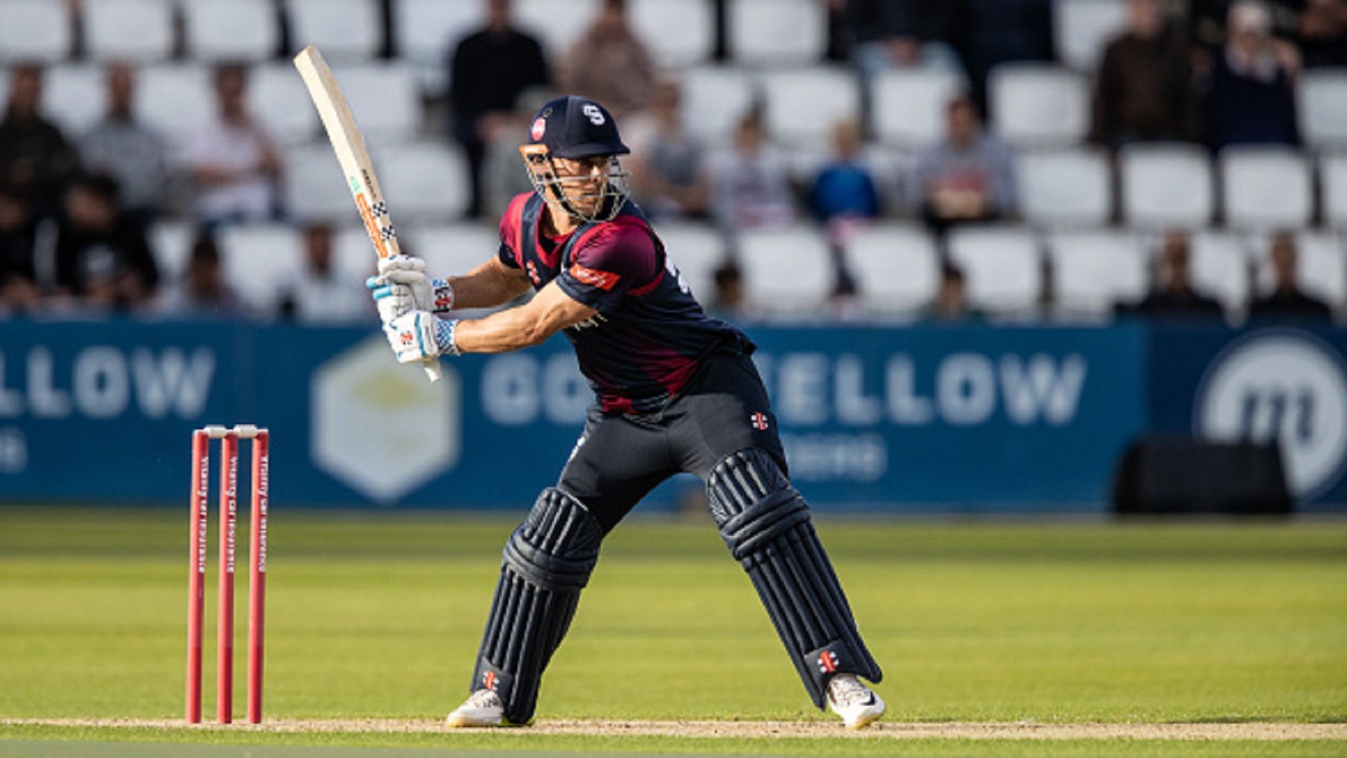 IPL में जिसे नहीं मिला भाव, इंग्लैंड में वही जड़ रहा है शतक दर शतक, सिर्फ 17 गेंदों में बाउंड्री से ठोक डाले 74 रन