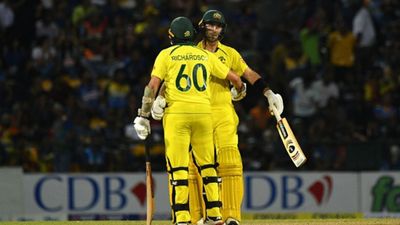 SL vs Aus: मेंडिस की पारी पर भारी पड़े मैक्सवेल के छक्के, बारिश के बावजूद कंगारुओं ने जीता मैच SportsTak Hindi