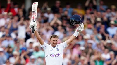 ICC Test Ranking : कप्तानी से हटते ही गरजा रूट का बल्ला, लगातार दो शतक जड़कर, कोहली, लाबुशेन व स्मिथ सबको पछाड़ा SportsTak Hindi