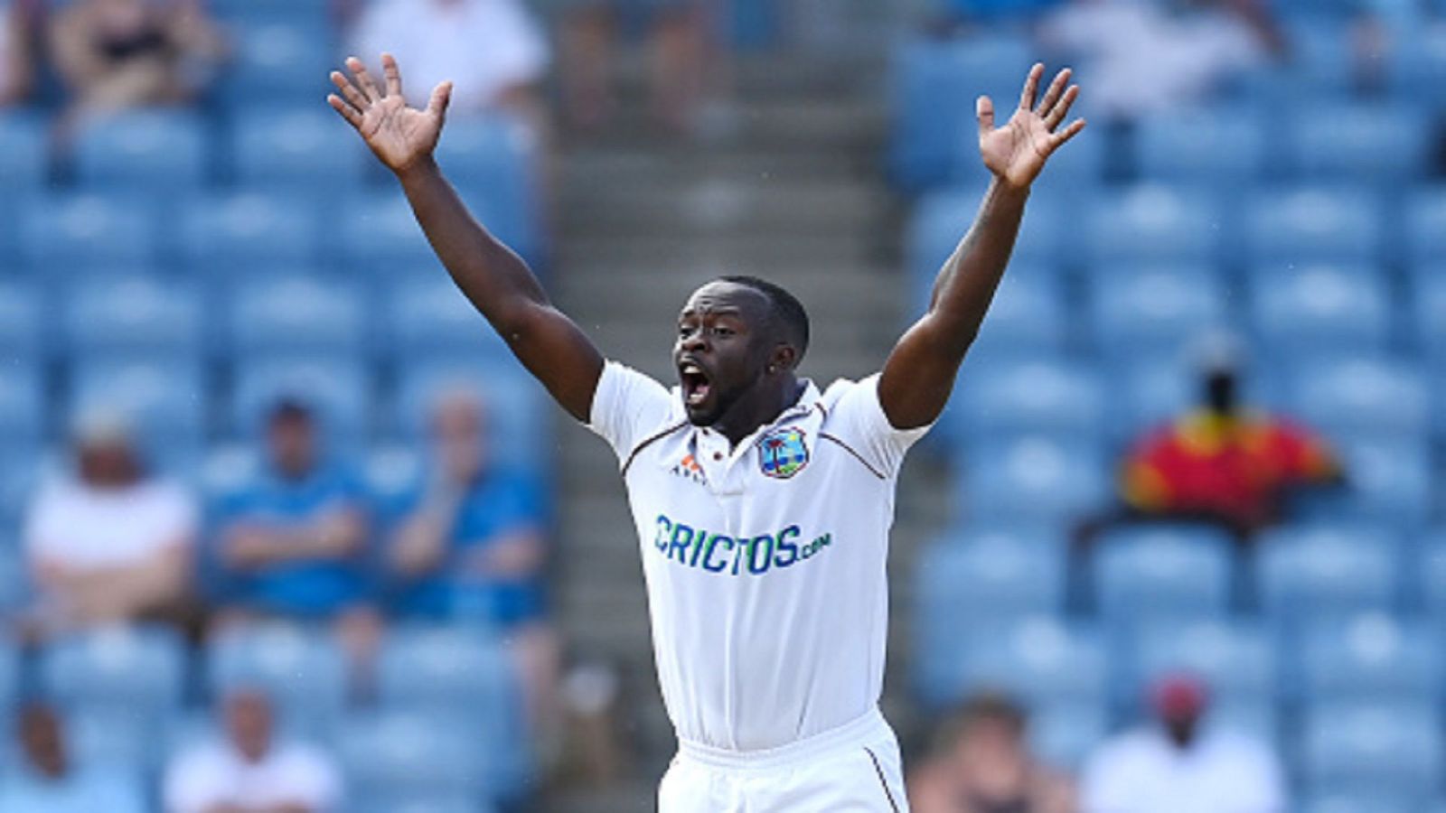 WI vs Ban : रोच की तूफानी गेंदबाजी से उड़ा बांग्लादेश, जीत से सिर्फ 35 रन दूर वेस्टइंडीज WI vs Ban : रोच की तूफानी गेंदबाजी से उड़ा बांग्लादेश, जीत से सिर्फ 35 रन दूर वेस्टइंडीज