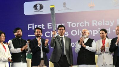 चेस ओलिंपियाड के लिए पहली बार मशाल रिले, पीएम मोदी ने दिखाई हरी झंडी SportsTak Hindi