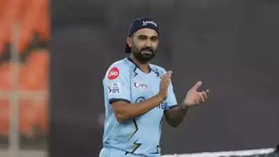 'ट्विटर की बजाय प्रदर्शन पर ध्यान लगाओ', राहुल तेवतिया को पूर्व कप्तान ने सुनाई खरी-खरी SportsTak Hindi