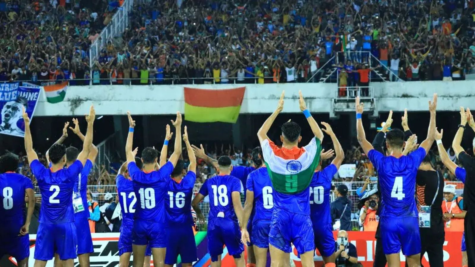 टीम की किस्मत चमकाने के लिए भारतीय फुटबॉल टीम के साथ रखा ज्योतिषी, AIFF ने खर्च किए 16 लाख रुपये टीम की किस्मत चमकाने के लिए भारतीय फुटबॉल टीम के साथ रखा ज्योतिषी, AIFF ने खर्च किए 16 लाख रुपये