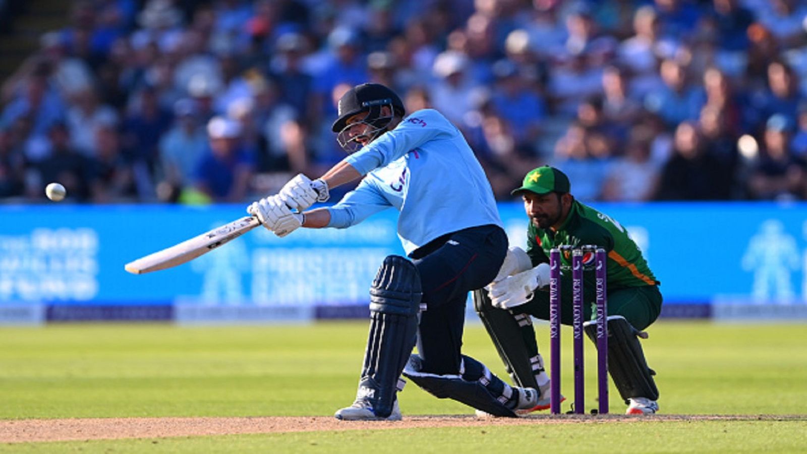 3 साल तक खेला फुटबॉल, अब 62 गेंद पर ठोके 129 रन, तीन टी20 मैचों में 10 छक्कों से जड़ा दूसरा शतक 3 साल तक खेला फुटबॉल, अब 62 गेंद पर ठोके 129 रन, तीन टी20 मैचों में 10 छक्कों से जड़ा दूसरा शतक