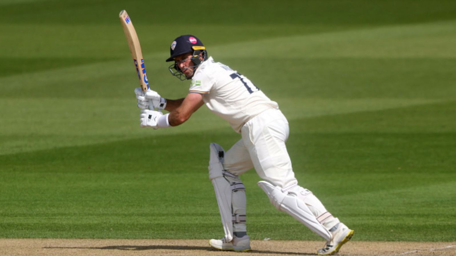 देश के लिए खेला हॉकी वर्ल्ड कप और कॉमनवेल्थ गेम्स, अब क्रिकेट में बना गेंदबाजों का काल, ठोक डाले नाबाद 171 रन देश के लिए खेला हॉकी वर्ल्ड कप और कॉमनवेल्थ गेम्स, अब क्रिकेट में बना गेंदबाजों का काल, ठोक डाले नाबाद 171 रन