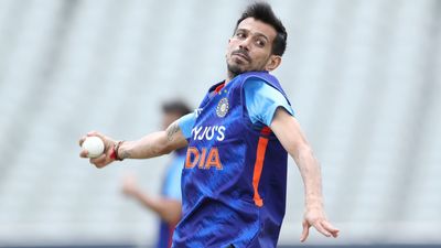 युजवेंद्र चहल पर आयरलैंड में सर्दी का सितम, 3-3 स्वेटर पहनने को मजबूर, बोले- मैं कंफर्टेबल नहीं SportsTak Hindi