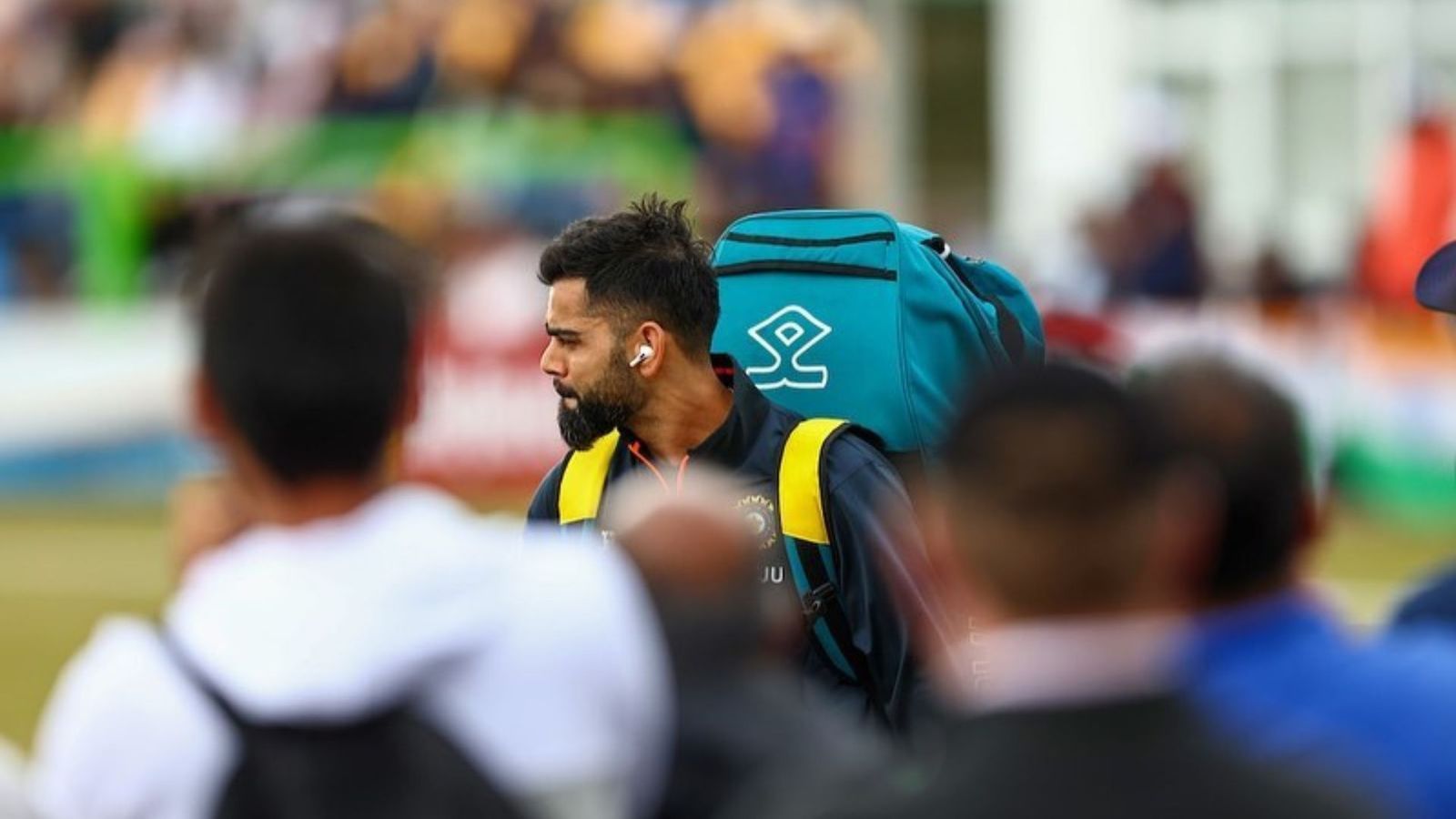 कोहली ने सोशल मीडिया पर डाली ये तस्वीरें, जानें क्यों अंग्रेज फोटोग्राफर को करना पड़ गया ट्वीट कोहली ने सोशल मीडिया पर डाली ये तस्वीरें, जानें क्यों अंग्रेज फोटोग्राफर को करना पड़ गया ट्वीट