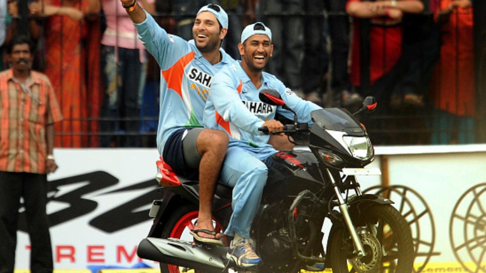 'पहले दिन ही धोनी को हमने बाइक दी और वो उसे लेकर गायब हो गए', माही को लेकर CSK से जुड़े शख्स का खुलासा 'पहले दिन ही धोनी को हमने बाइक दी और वो उसे लेकर गायब हो गए', माही को लेकर CSK से जुड़े शख्स का खुलासा