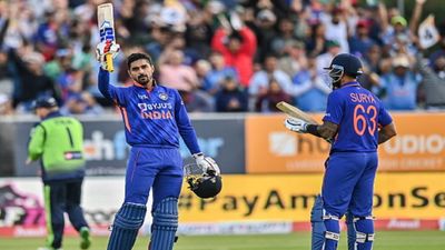 IND vs IRE : आयरलैंड में मिला बचपन का यार, हुड्डा ने शतक जड़ काटा बवाल, कहा - पुराने दोस्त के साथ... SportsTak Hindi