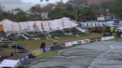 SL vs AUS : श्रीलंका में आया भीषण तूफ़ान, बाल-बाल बची ऑस्ट्रेलियाई टीम, तबाह हो गया स्टैंड SportsTak Hindi