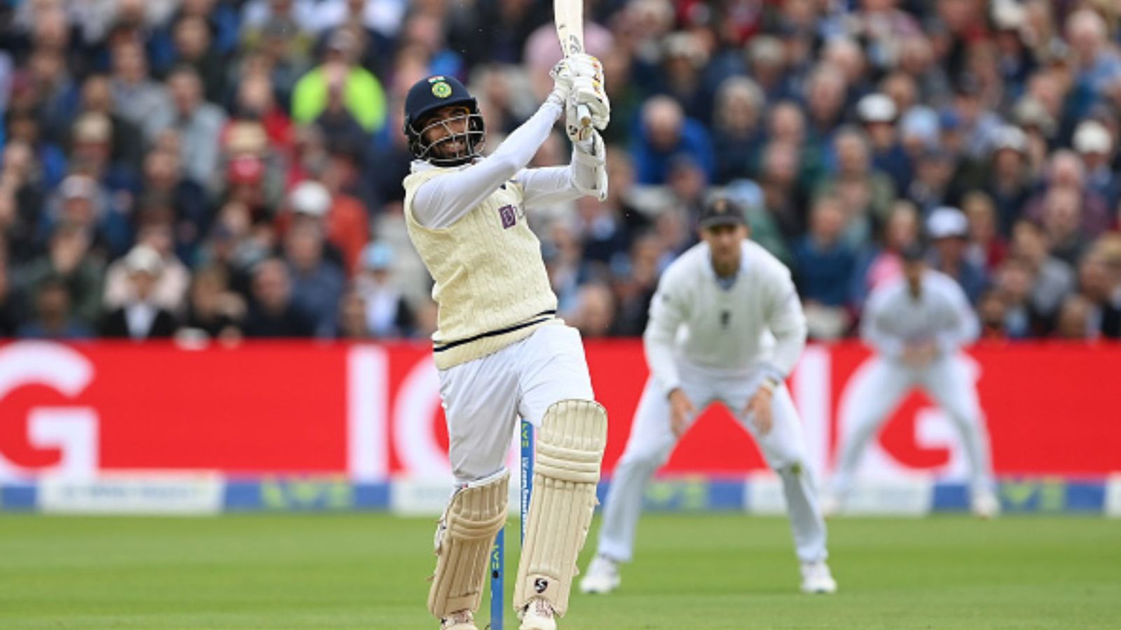 IND vs ENG : स्टुअर्ट ब्रॉड ने फेंका टेस्ट इतिहास का सबसे महंगा ओवर, बुमराह के आगे 6 गेंदों में लुटा डाले 35 रन IND vs ENG : स्टुअर्ट ब्रॉड ने फेंका टेस्ट इतिहास का सबसे महंगा ओवर, बुमराह के आगे 6 गेंदों में लुटा डाले 35 रन