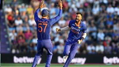 IND vs ENG: हार्दिक के सामने अंग्रेजों का सरेंडर, बल्ले से बवाल के बाद गेंद से किया काम तमाम, भारत जीता SportsTak Hindi