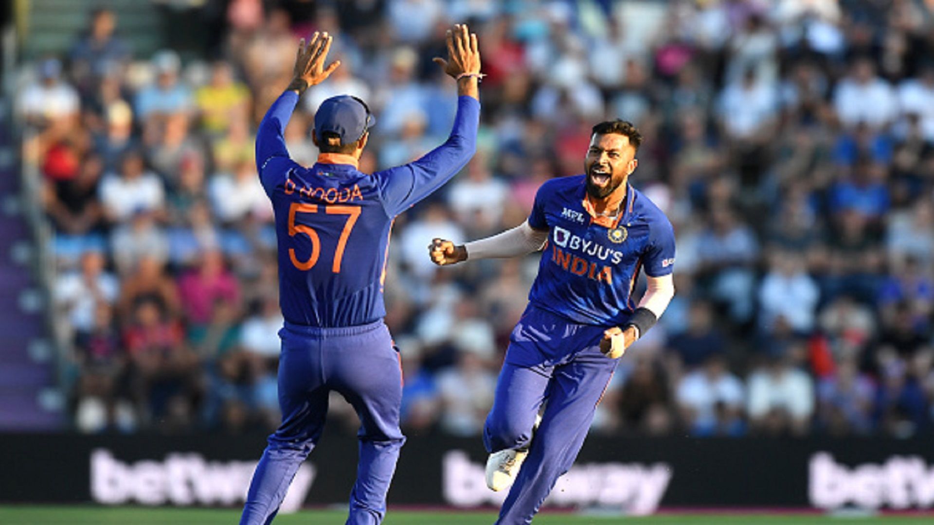 Ind vs Eng : 6 साल, 6 महीने बाद अंग्रेजों के घर में गरजा हार्दिक का बल्ला, ऐसा करने वाले बने इकलौते भारतीय  