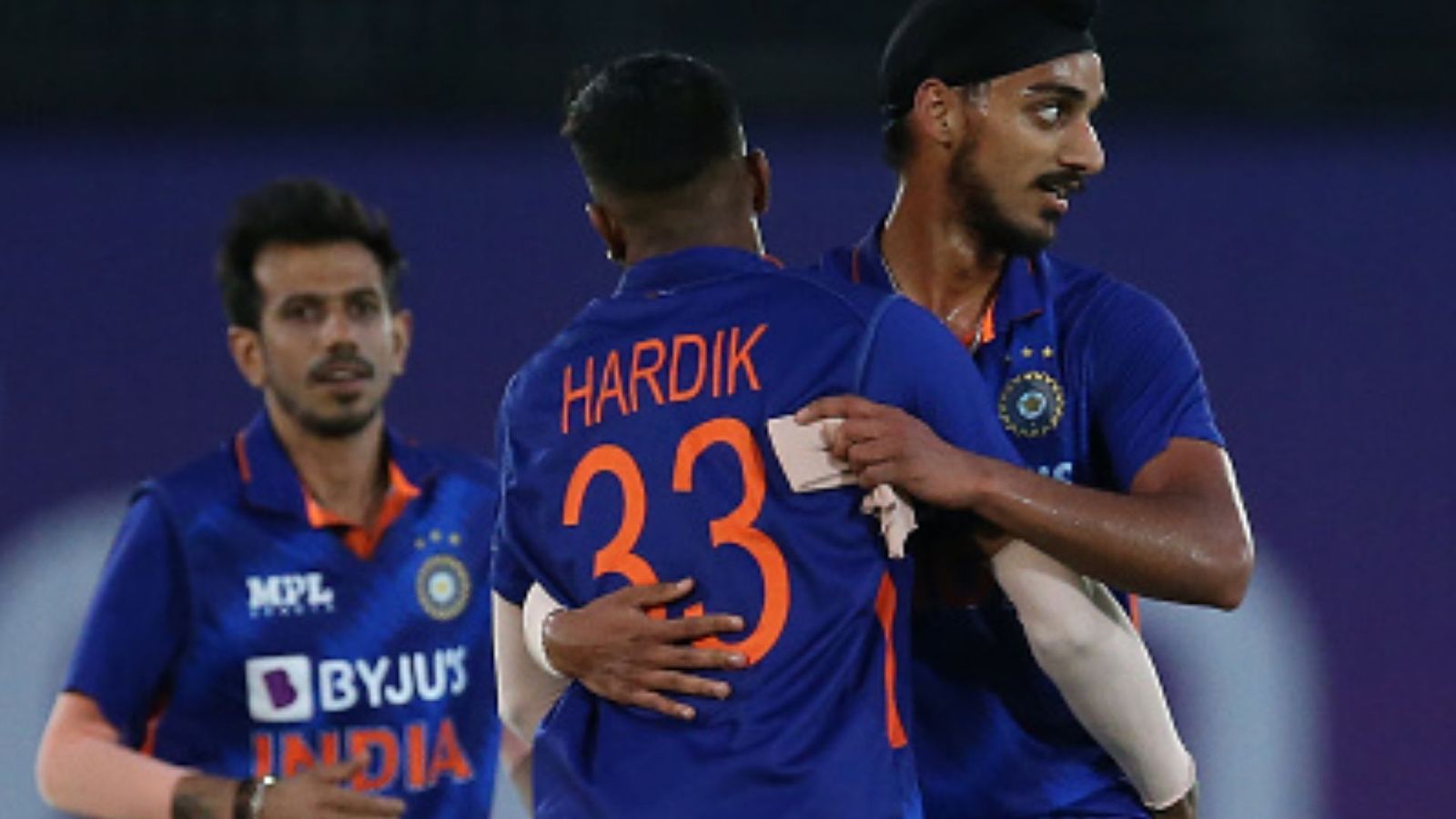 Ind vs Eng : डेब्यू मैच में 21 गेंद पर चटकाए दो विकेट, अब हुआ टी20 सीरीज से बाहर, टीम इंडिया में हुए 5 बड़े बदलाव Ind vs Eng : डेब्यू मैच में 21 गेंद पर चटकाए दो विकेट, अब हुआ टी20 सीरीज से बाहर, टीम इंडिया में हुए 5 बड़े बदलाव