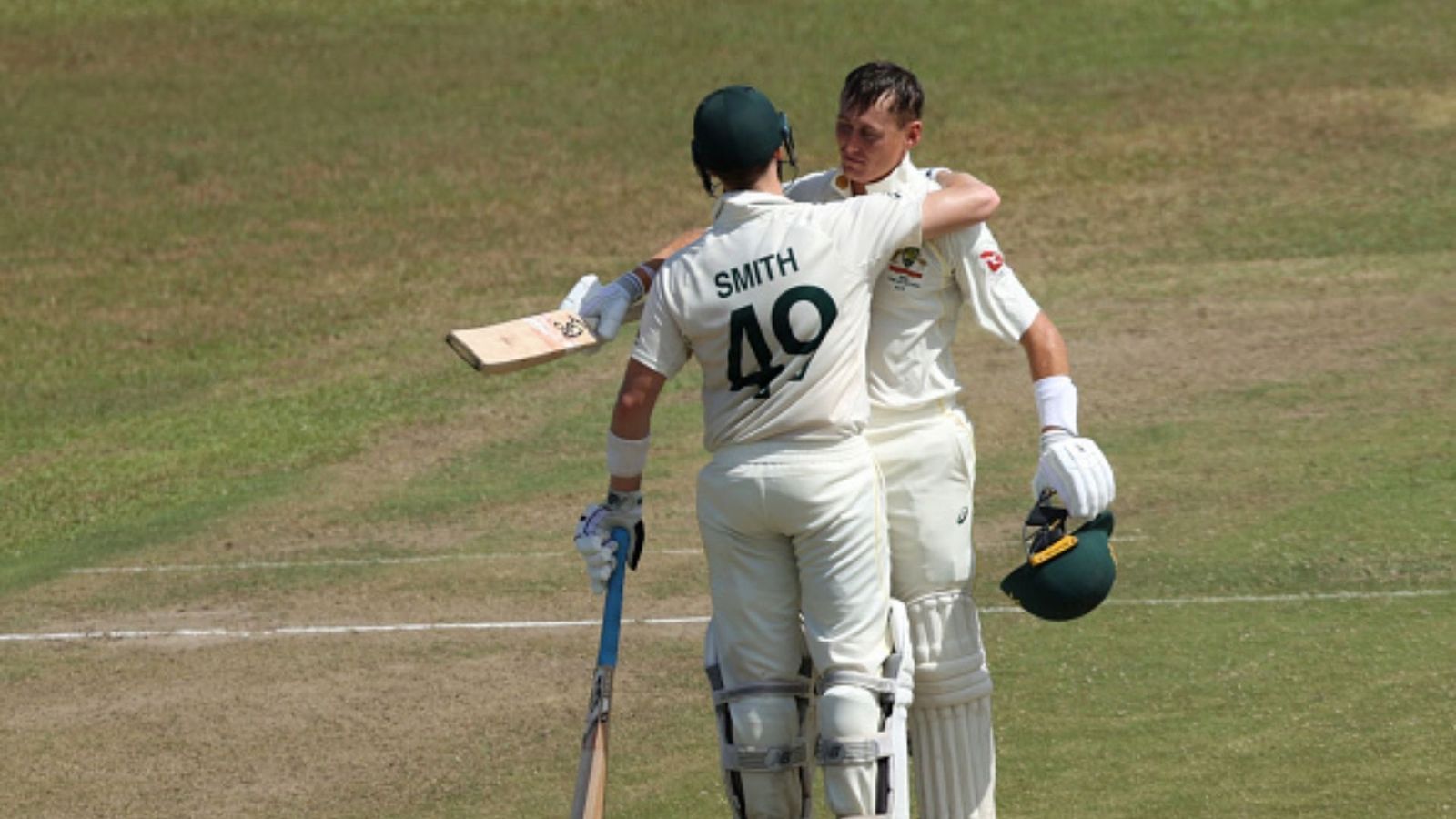 स्टीव स्मिथ ने डेढ़ साल बाद ठोका शतक, लाबुशेन ने भी उड़ाई सेंचुरी, दोनों ने श्रीलंका में रचा इतिहास स्टीव स्मिथ ने डेढ़ साल बाद ठोका शतक, लाबुशेन ने भी उड़ाई सेंचुरी, दोनों ने श्रीलंका में रचा इतिहास