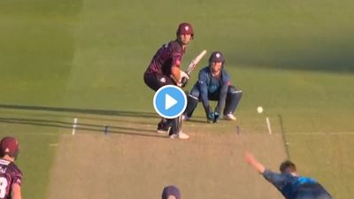 T20 में 191 रनों की रिकॉर्ड जीत, संन्यास ले चुके बल्लेबाज ने ठोके 93 रन और एक ओवर में जड़े 5 छक्के, देखें Video SportsTak Hindi