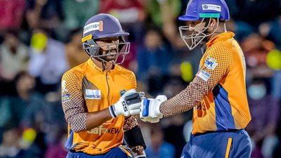 जिसे IPL 2022 में झेलनी पड़ी बेकद्री उसने काटा बवाल, मुंबई इंडियंस के खिलाड़ी के साथ मिलकर 98 गेंद में मारे 209 रन SportsTak Hindi