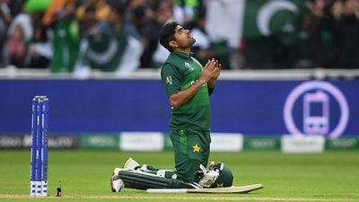 बाबर का हाहाकार...कोहली, गावस्कर जैसे दिग्गज को पछाड़ बने एशियाई किंग, विवियन रिचर्ड्स के क्लब में हुए शामिल SportsTak Hindi