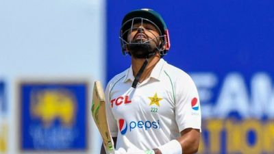 बाबर आजम ने ठोका 25वां इंटरनेशनल शतक, 85 पर गिर गए थे 7 विकेट फिर किया कमाल SportsTak Hindi