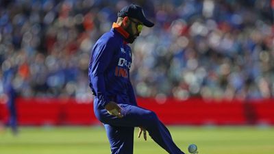 विराट कोहली के साथ 20 मिनट मिले तो मैं मदद कर सकता हूं: सुनील गावस्कर SportsTak Hindi