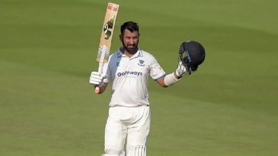 चेतेश्वर पुजारा ने ठोका दोहरा शतक, आउट करना हुआ मुश्किल, 10 पारियों में तीसरी बार किया कमाल SportsTak Hindi