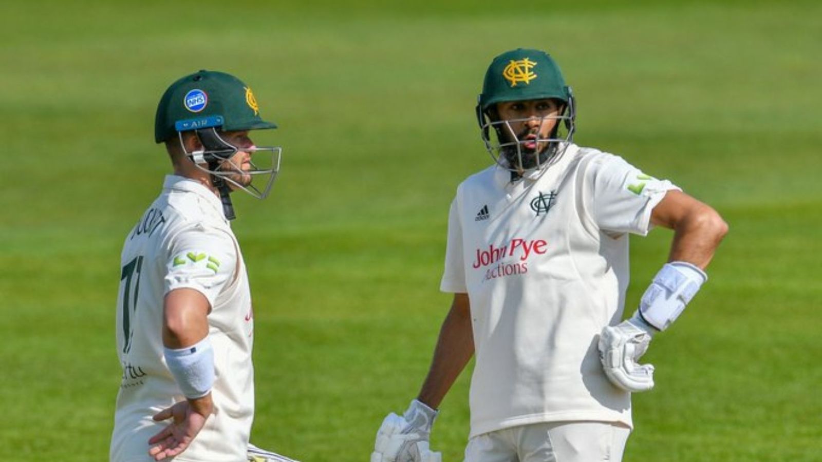 2 बल्लेबाजों ने धूम मचाई, मिलकर ठोके 402 रन, तोड़ दिया 132 साल पुराना रिकॉर्ड 2 बल्लेबाजों ने धूम मचाई, मिलकर ठोके 402 रन, तोड़ दिया 132 साल पुराना रिकॉर्ड