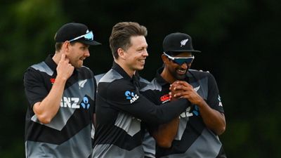 करियर के पहले ही ओवर में हैट्रिक, इस खिलाड़ी ने वर्ल्ड क्रिकेट को हिलाया, टीम को दिलाई बड़ी जीत SportsTak Hindi