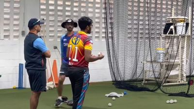 Ind vs WI : कौन है 20 साल का युवा गेंदबाज, जिसे द्रविड़ ने जडेजा की जगह टीम इंडिया की प्रैक्टिस में दिया मौका SportsTak Hindi