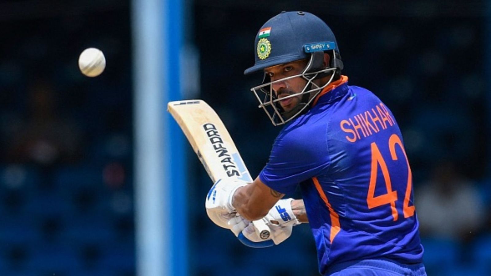 IND vs WI: पहले वनडे में ही शिखर धवन ने मचाया धमाल, इस मामले में की रैना की बराबरी IND vs WI: पहले वनडे में ही शिखर धवन ने मचाया धमाल, इस मामले में की रैना की बराबरी