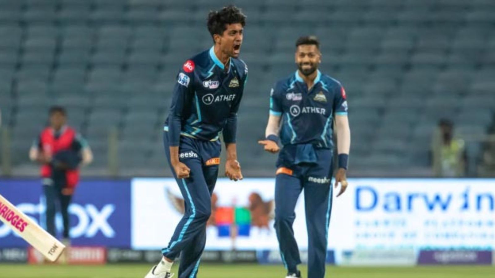 टी20 मैच में कहर बनकर टूटा हार्दिक पांड्या का साथी, 4 ओवर में सिर्फ 2 रन देकर ले डाले 4 विकेट टी20 मैच में कहर बनकर टूटा हार्दिक पांड्या का साथी, 4 ओवर में सिर्फ 2 रन देकर ले डाले 4 विकेट