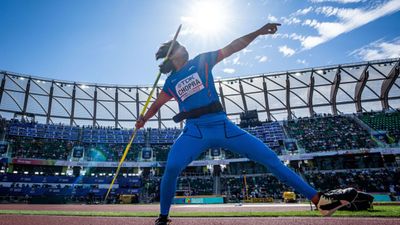 World Championship : 88.13 मीटर के साथ नीरज चोपड़ा ने सिल्वर मेडल जीत रचा इतिहास, 90 मीटर पर आया गोल्ड SportsTak Hindi