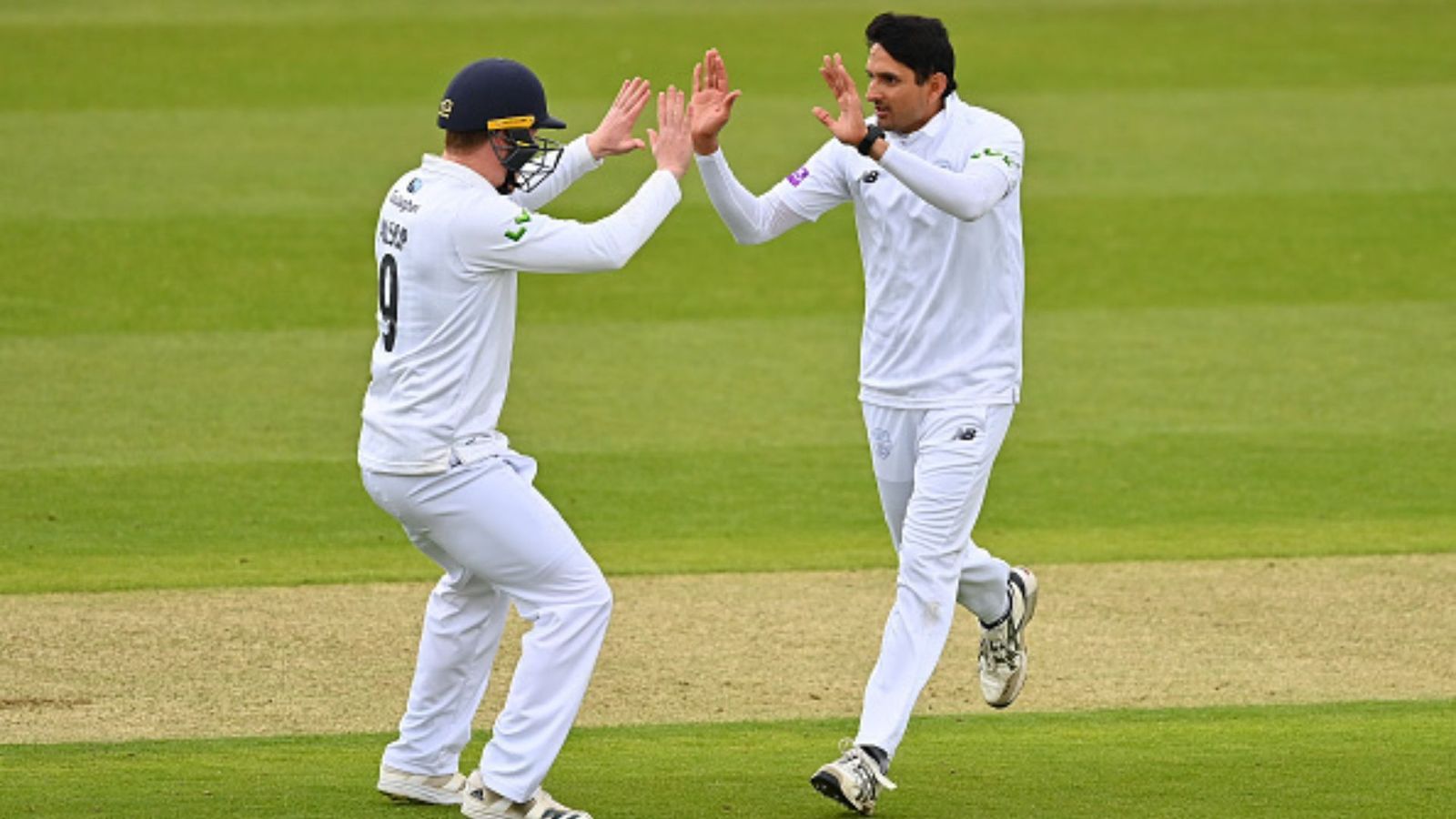 पाकिस्तानी बॉलर ने बरपाया कहर, 9 ओवर, 5 मेडन 7 रन और 3 विकेट, देखिए Video पाकिस्तानी बॉलर ने बरपाया कहर, 9 ओवर, 5 मेडन 7 रन और 3 विकेट, देखिए Video