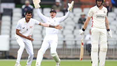 नवदीप सैनी की तूफानी बॉलिंग के आगे अंग्रेजों ने फिर घुटने टेके, 11 ओवर के अंदर धूम मचाई SportsTak Hindi