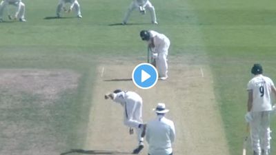 पाकिस्तानी गेंदबाज ने पहले झेला बैन, अब अपनी घातक यॉर्कर से बल्लेबाज को किया बैचेन, देखें Video SportsTak Hindi