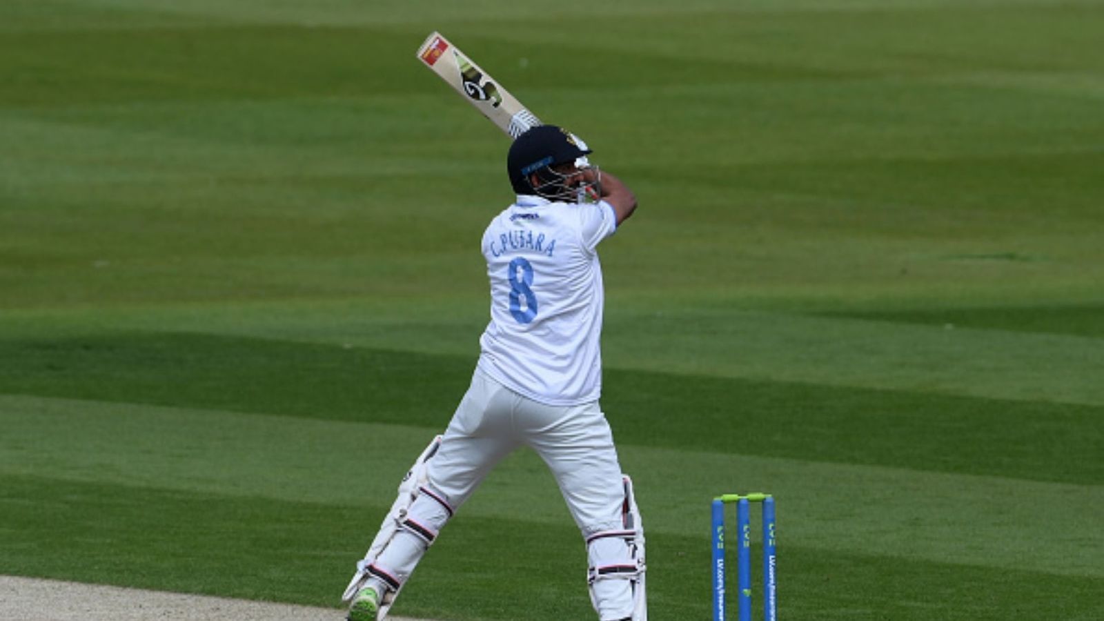 चेतेश्वर पुजारा अकेले लड़ते रह गए, टीम से नहीं मिली मदद, झेलनी पड़ी करारी हार चेतेश्वर पुजारा अकेले लड़ते रह गए, टीम से नहीं मिली मदद, झेलनी पड़ी करारी हार