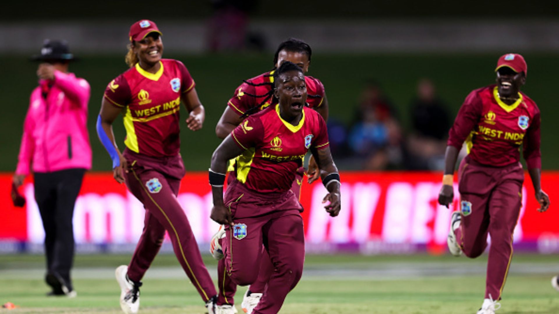 14 साल क्रिकेट खेल जड़ा सबसे तेज शतक, वेस्टइंडीज क्रिकेटर ने अब टीम का माहौल खराब बताकर किया संन्यास का ऐलान