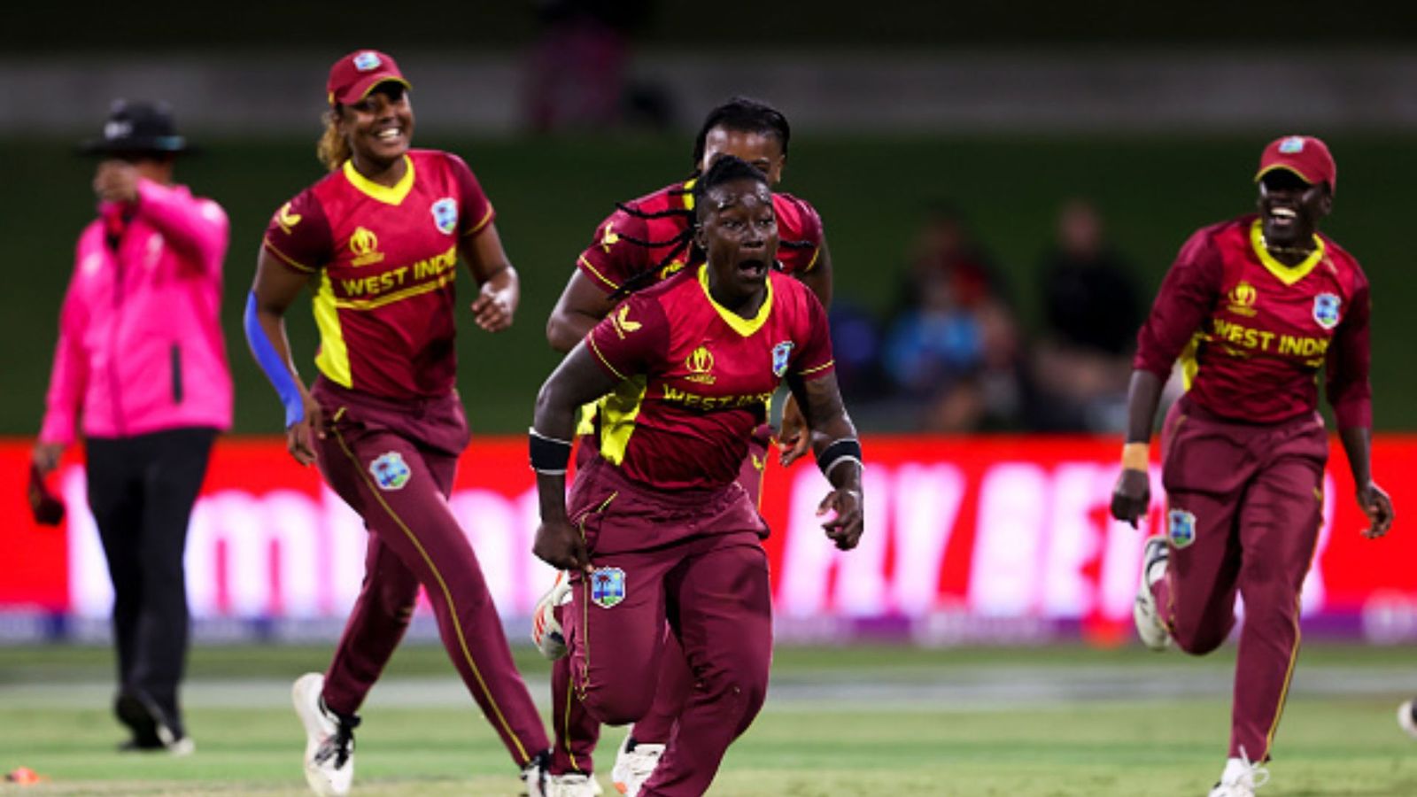 14 साल क्रिकेट खेल जड़ा सबसे तेज शतक, वेस्टइंडीज क्रिकेटर ने अब टीम का माहौल खराब बताकर किया संन्यास का ऐलान 14 साल क्रिकेट खेल जड़ा सबसे तेज शतक, वेस्टइंडीज क्रिकेटर ने अब टीम का माहौल खराब बताकर किया संन्यास का ऐलान