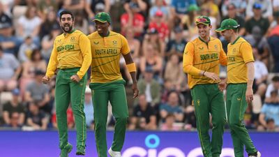 ENG vs SA: शम्सी की ऐसी तबाही, फिरकी में जमकर नाचे अंग्रेज, साउथ अफ्रीका का सीरीज पर कब्जा SportsTak Hindi