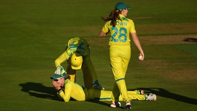 कैच छोड़ने से हाथ से फिसला ऐतिहासिक हैट्रिक का मौका, कप्तान ने कहा- गड्ढा होता और मैं उसमें गिर जाती SportsTak Hindi