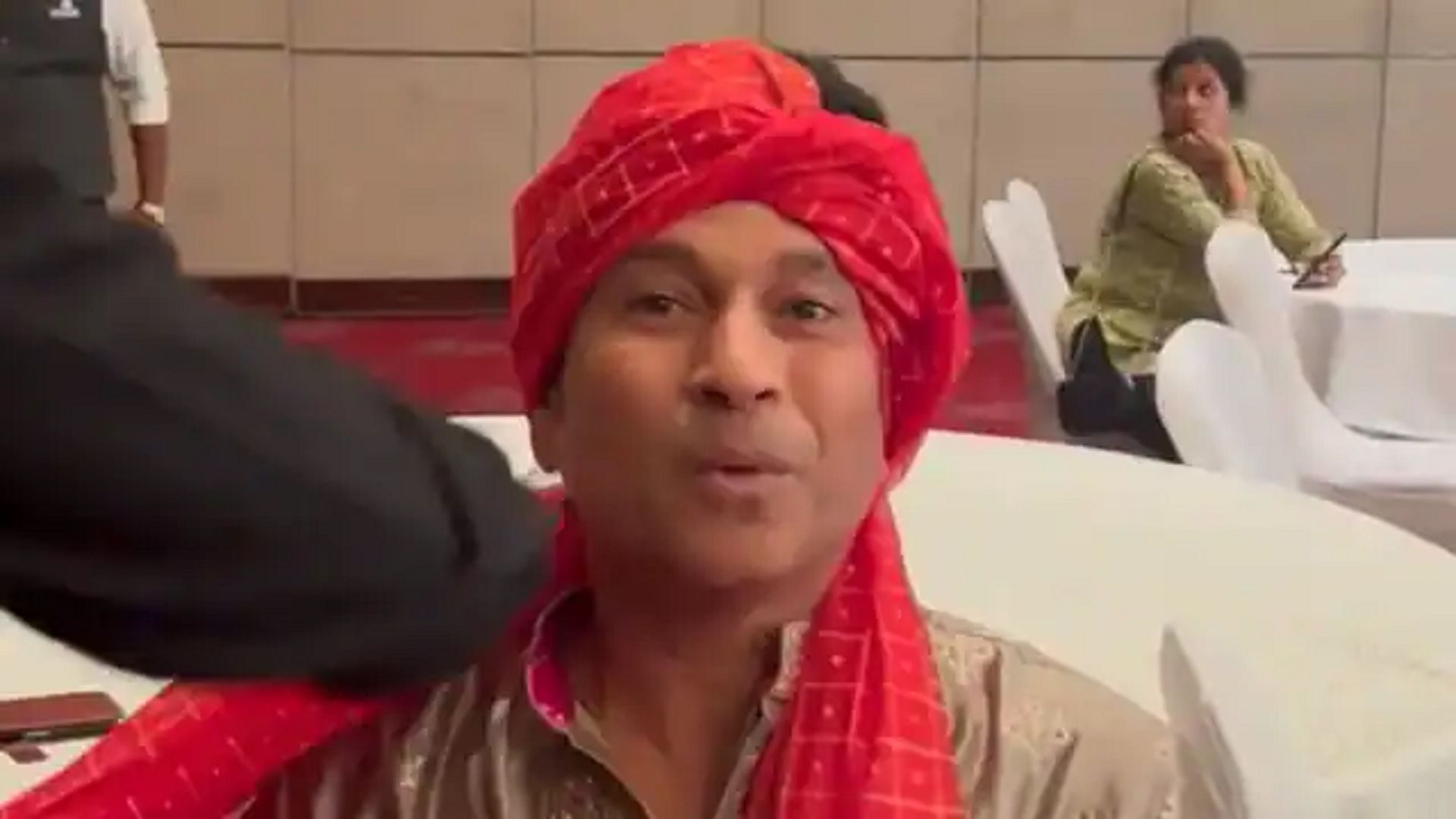 अपने बड़े भाई की बेटी की शादी के लिए पगड़ी बांधकर तैयार हुए सचिन तेंदुलकर, शेयर किया Video