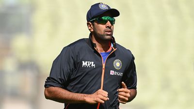 'ये गेंदबाज एशिया कप की टीम में कैसे आ गया', अश्विन के चयन पर पूर्व खिलाड़ी ने दागा सवाल SportsTak Hindi