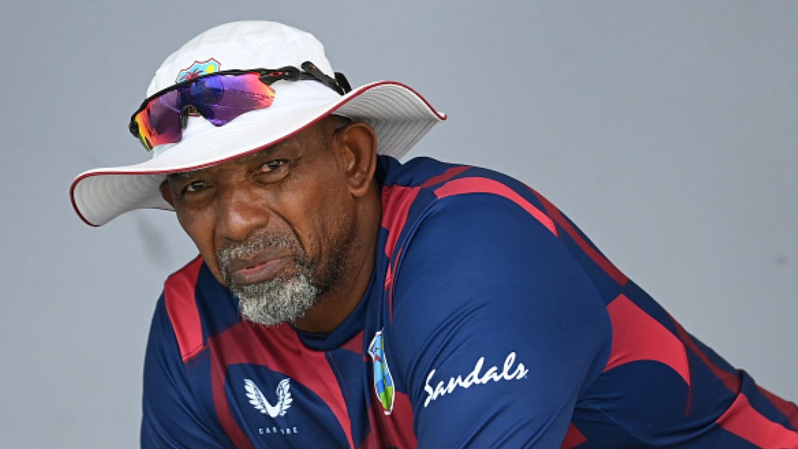 'मैं खिलाड़ियों से भीख नहीं मांग सकता', आखिर क्यों निराश हैं वेस्टइंडीज के कोच फिल सिमंस 'मैं खिलाड़ियों से भीख नहीं मांग सकता', आखिर क्यों निराश हैं वेस्टइंडीज के कोच फिल सिमंस