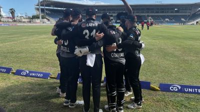 वेस्ट इंडीज का न्यूजीलैंड ने किया बुरा हाल, पहले जमकर कूटे रन फिर स्पिनर्स के जाल में फंसाकर दी शिकस्त SportsTak Hindi