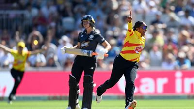 द हंड्रेड में ऑस्ट्रेलियाई लेग स्पिनर ने रचा इतिहास, ऐसा करने वाली बनीं पहली महिला SportsTak Hindi