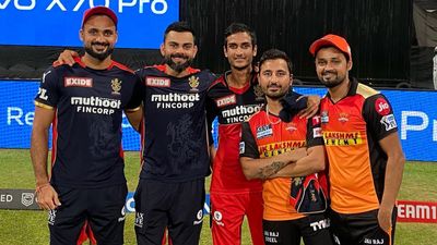 बड़ी खबर: किट में इंजीनियरिंग की किताबें रखने वाले RCB के ऑलराउंडर की टीम इंडिया में एंट्री, सुंदर को किया रिप्लेस SportsTak Hindi