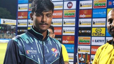 मयंक अग्रवाल के साथ किया ओपन, अंत तक नाबाद रहकर कूट डाले 105 रन, चौकों- छक्कों से मचाया कोहराम SportsTak Hindi